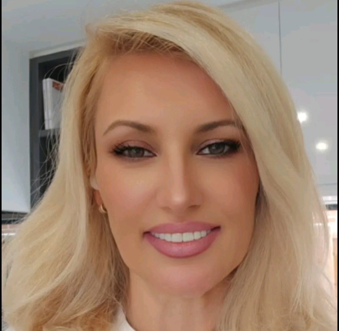 Boriana Tchakalska, Founder of .ROZA Skincare Australia